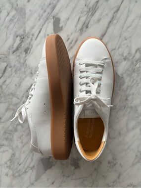 Everlane Women's White ReLeather Tennis  show sneaker with Gum Sole